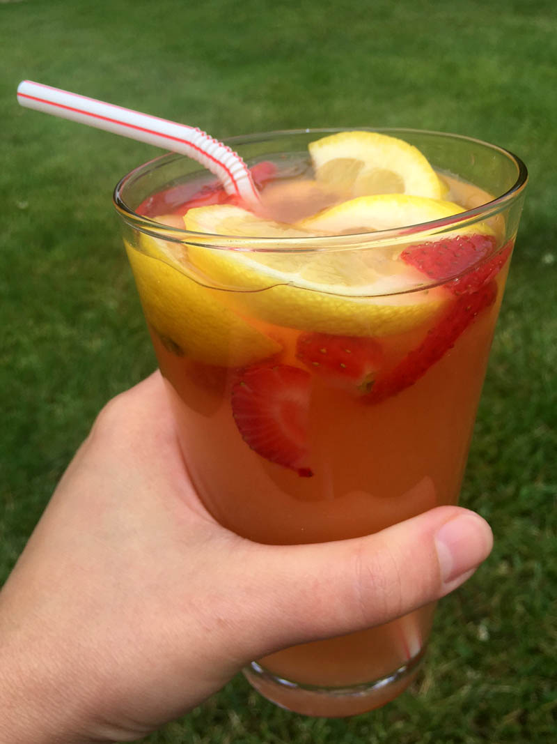 homemade-strawberry-lemonade-recipe-with-freshly-squeezed-lemons