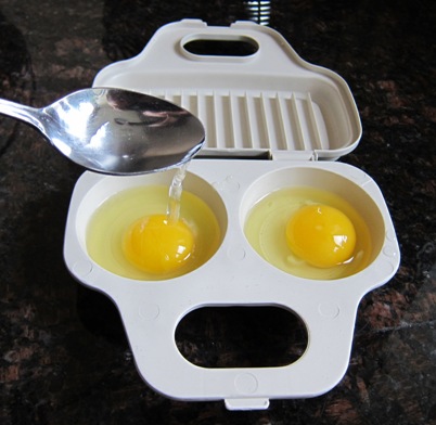 Microwave Egg Poacher, Silicone Double Egg Poaching Cups, Egg Maker  Poached, Egg Steamer, Kitchen Gadgets - Temu