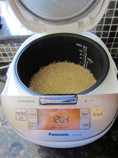 https://www.melaniecooks.com/wp-content/uploads/2011/07/quinoa-rice-cooker-cooked.jpg