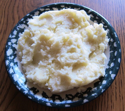 mashed potatoes on a plate