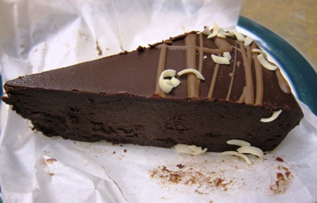 flourless chocolate cake slice picture