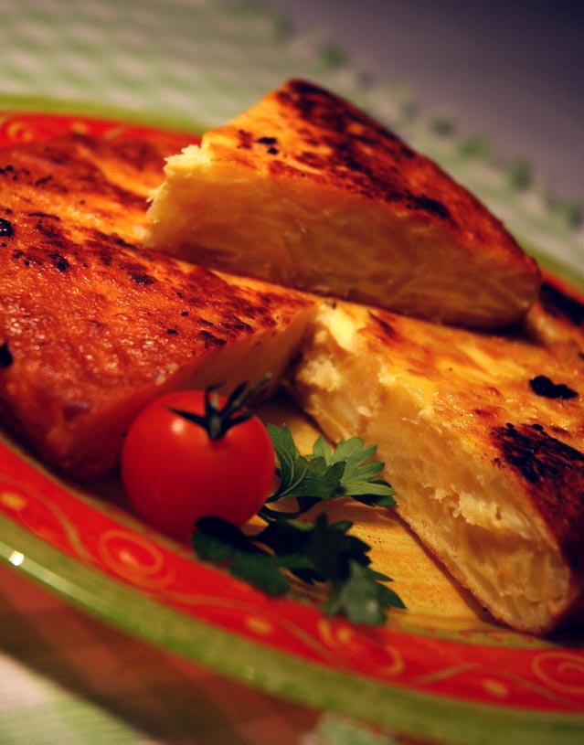 https://www.melaniecooks.com/wp-content/uploads/2016/06/spanish_tortilla_potato_omelette2.jpg