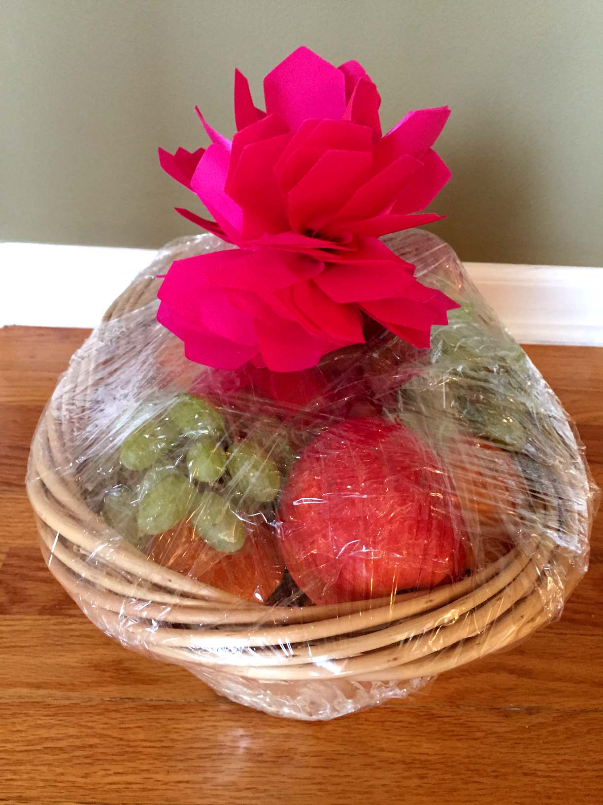 31 Fruit Basket Ideas That Will Blow Them Away - Dodo Burd | Fruit basket  diy gift, Fruit basket gift, Fruit baskets diy