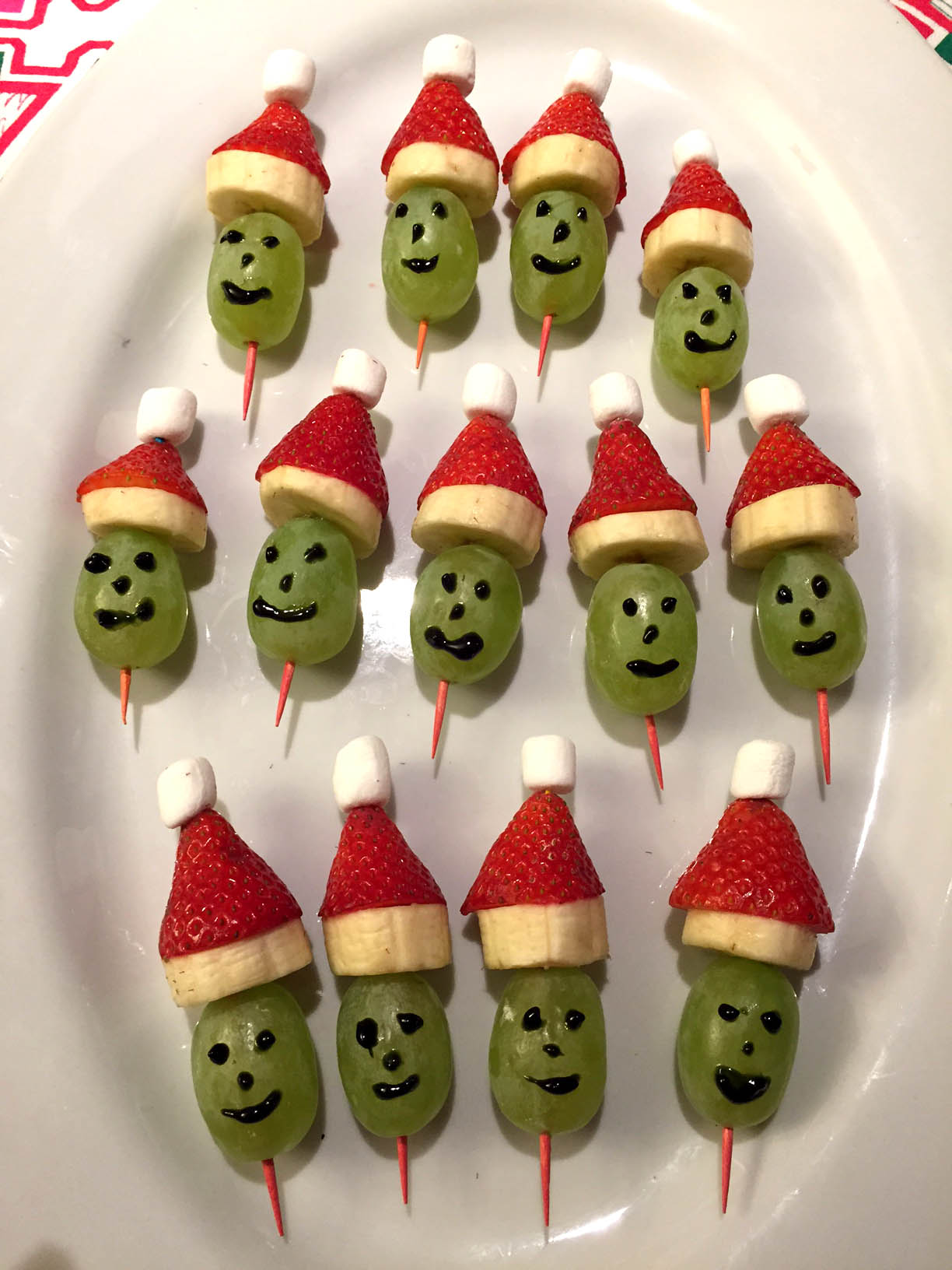 Grinch Santa Fruit Skewers - Cookaholic Wife