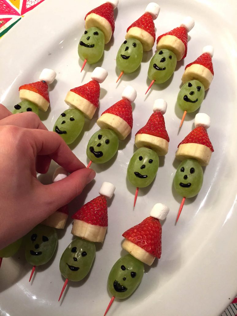 Grinch Santa Fruit Skewers - Cookaholic Wife