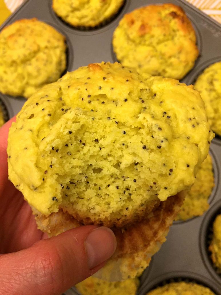 Easy Lemon Poppyseed Muffins