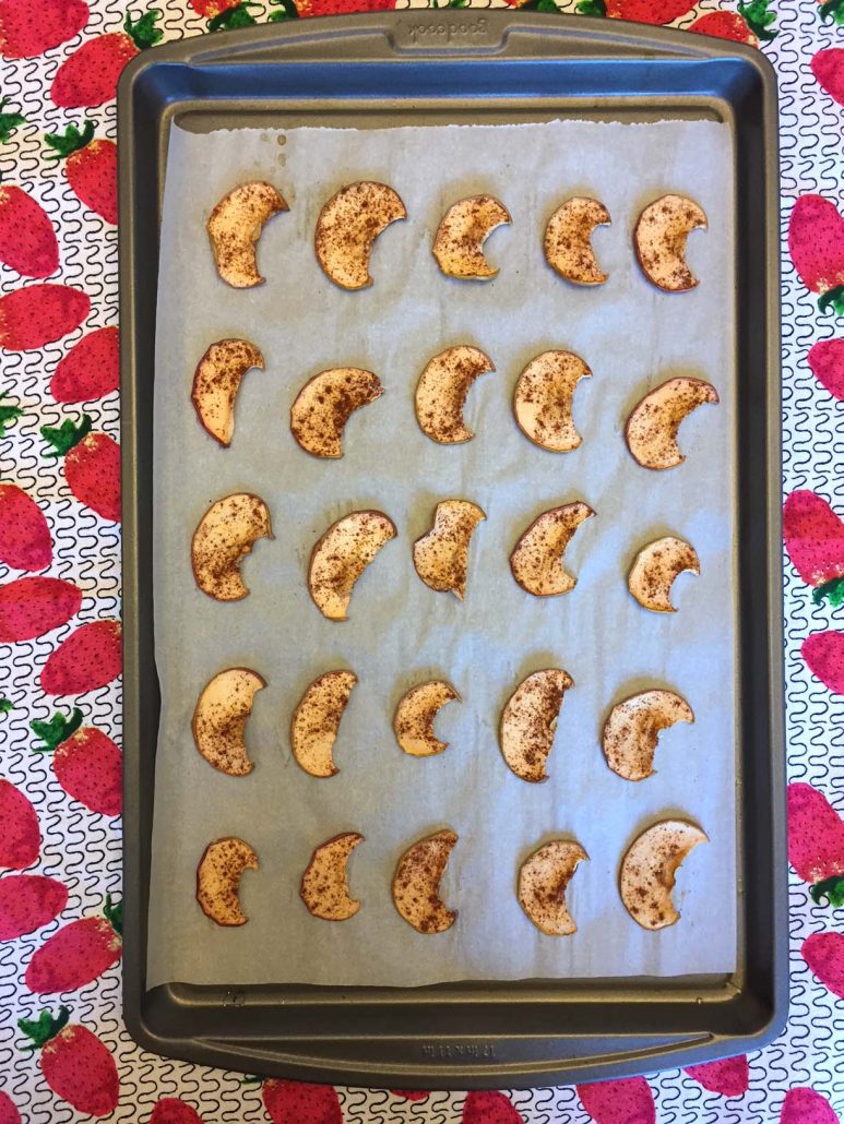 https://www.melaniecooks.com/wp-content/uploads/2018/03/apple_chips_cinnamon-773x1030.jpg