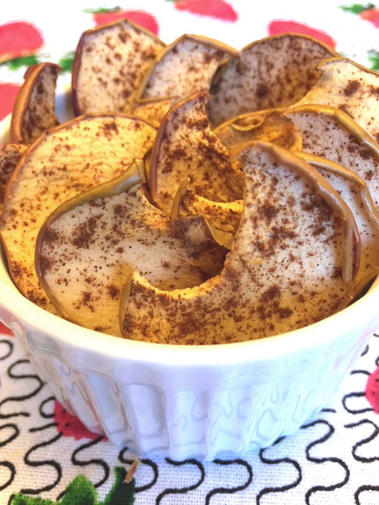 https://www.melaniecooks.com/wp-content/uploads/2018/03/apple_chips_cinnamon_baked-773x1030.jpg