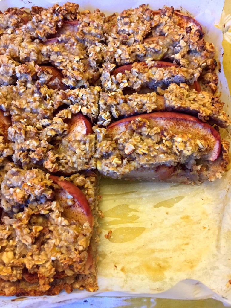 Breakfast Bars With Oats And Apple Slices