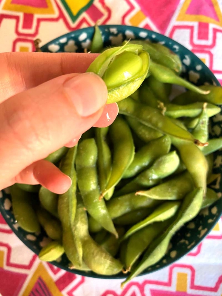 edamame beans pluck from pod