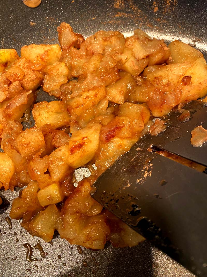 Moving the cooking apples with a spatula