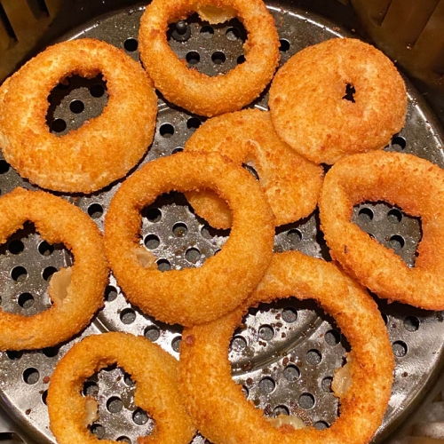 https://www.melaniecooks.com/wp-content/uploads/2020/12/air_fried_onion_rings-500x500.jpg