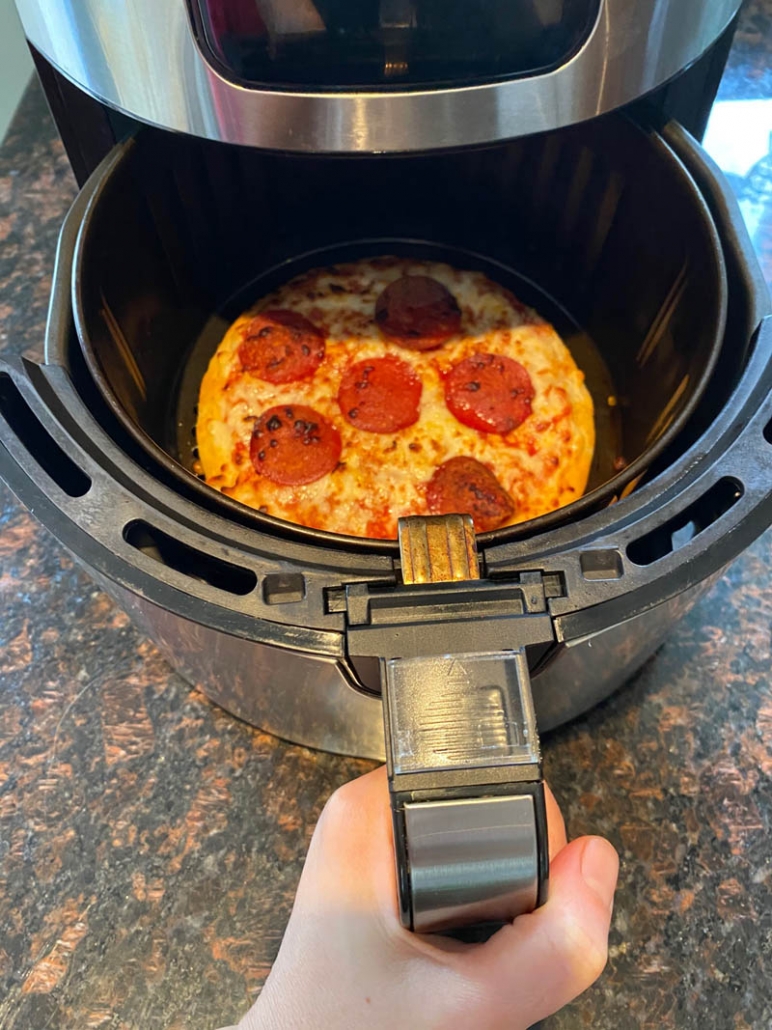 cooking frozen pizza in the air fryer 