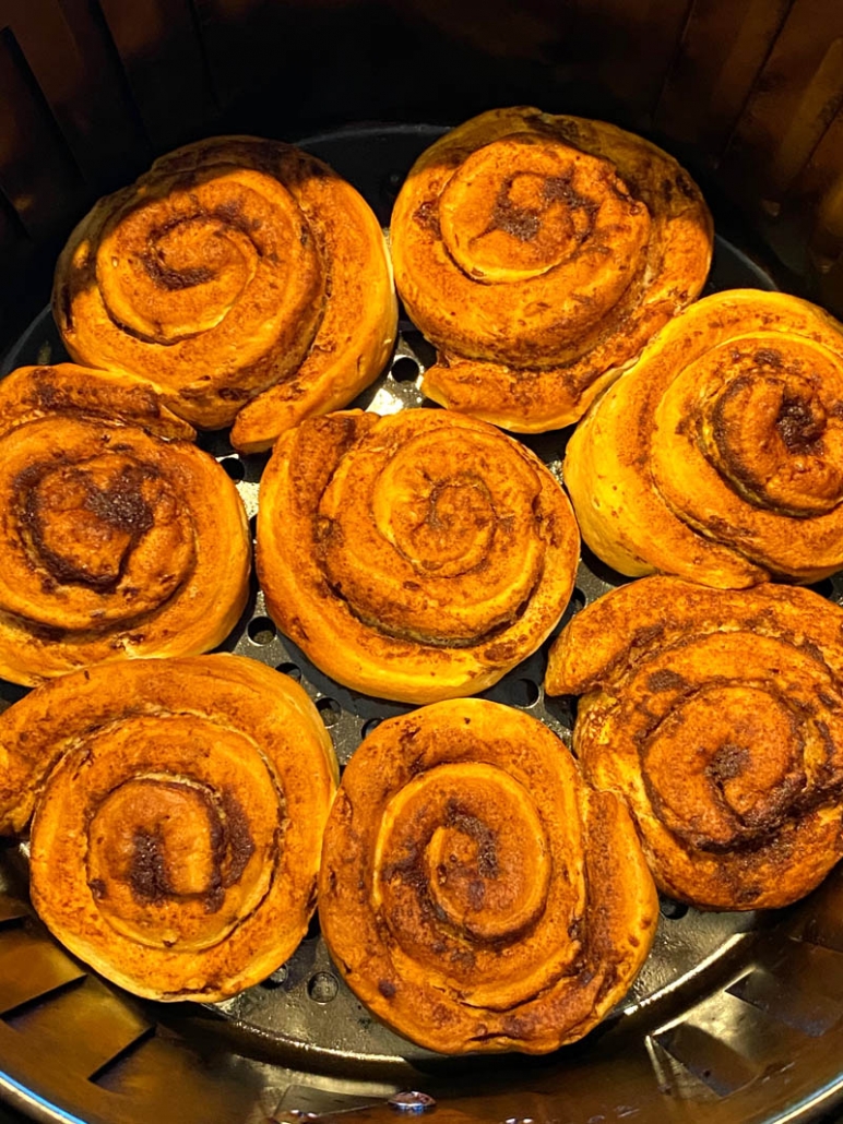 https://www.melaniecooks.com/wp-content/uploads/2020/12/cinnamon_rolls_in_air_fryer-772x1030.jpg