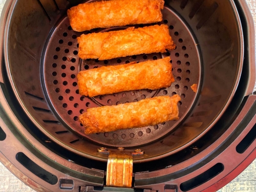 https://www.melaniecooks.com/wp-content/uploads/2020/12/egg_rolls_air_fryer-500x375.jpg