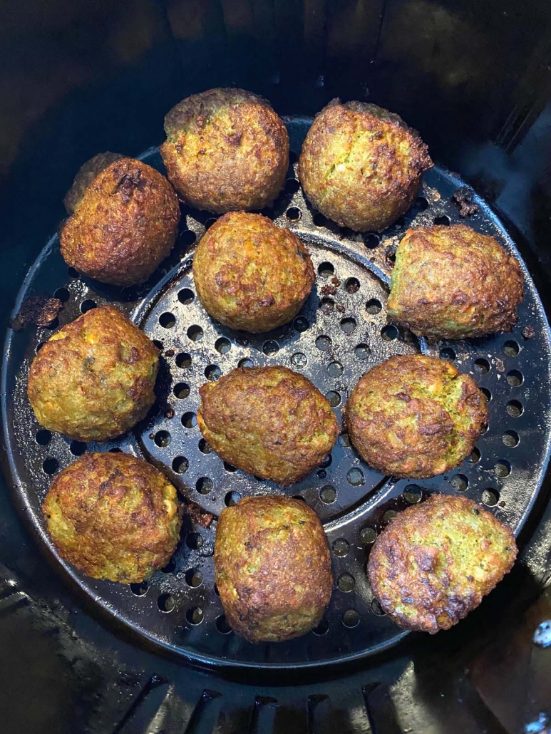 close up of falafel cooked in air fryer