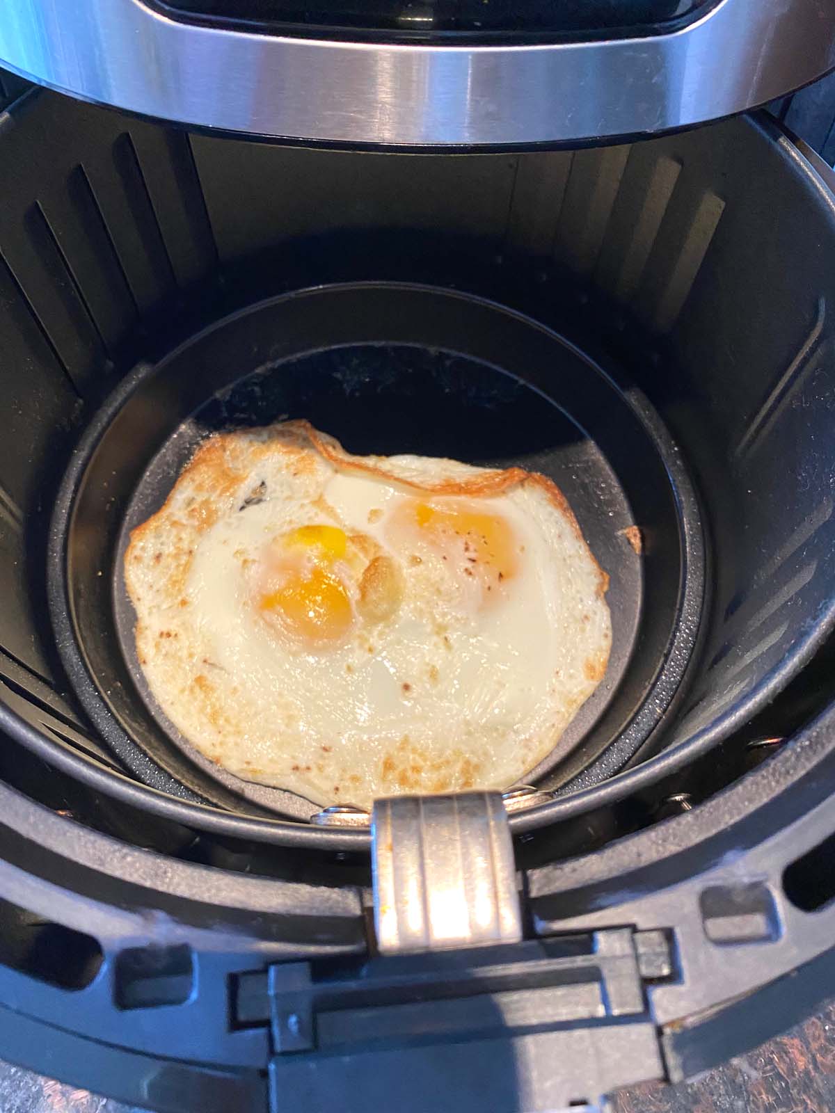 Air Fryer Fried Sunny Side Up Eggs – Melanie Cooks