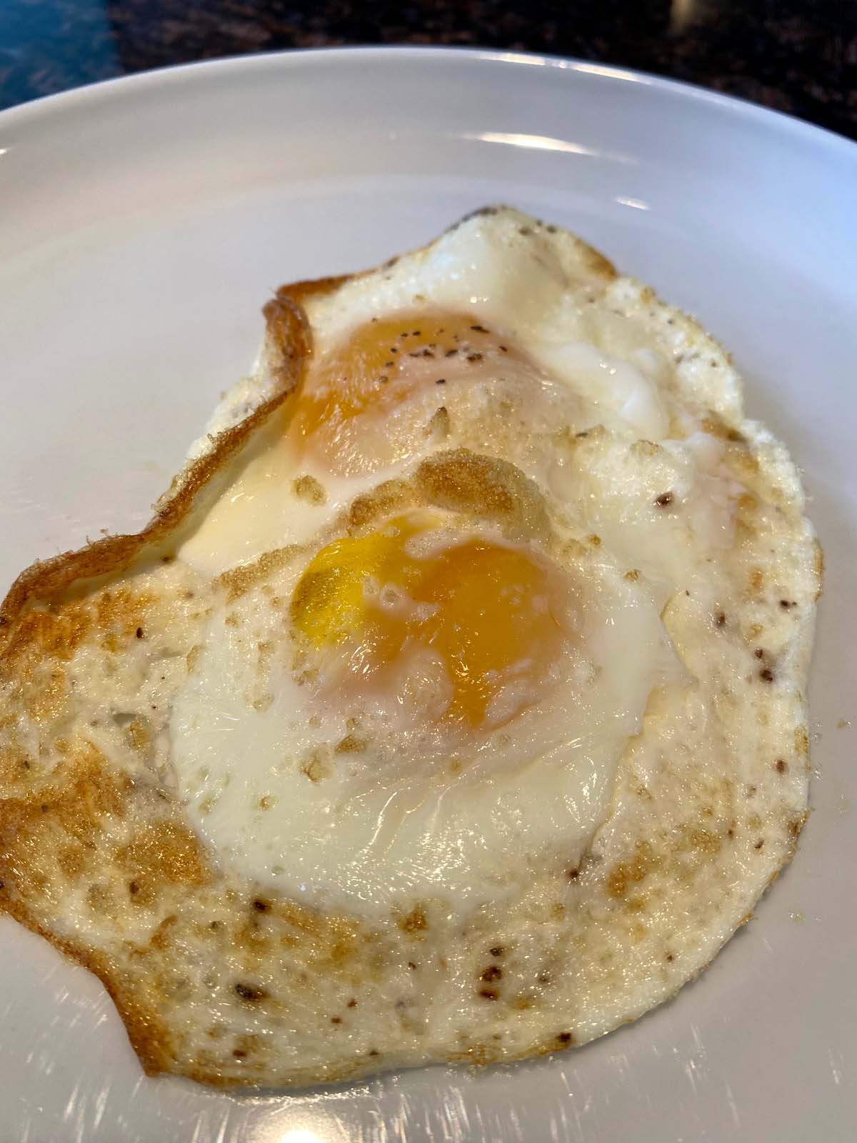 Foolproof Air Fryer Eggs (Sunny Side Up) 🍳