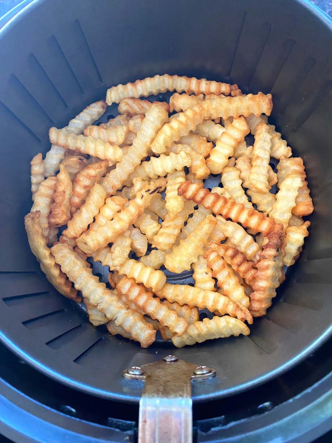 frozen-crinkle-cut-fries-in-air-fryer-melanie-cooks