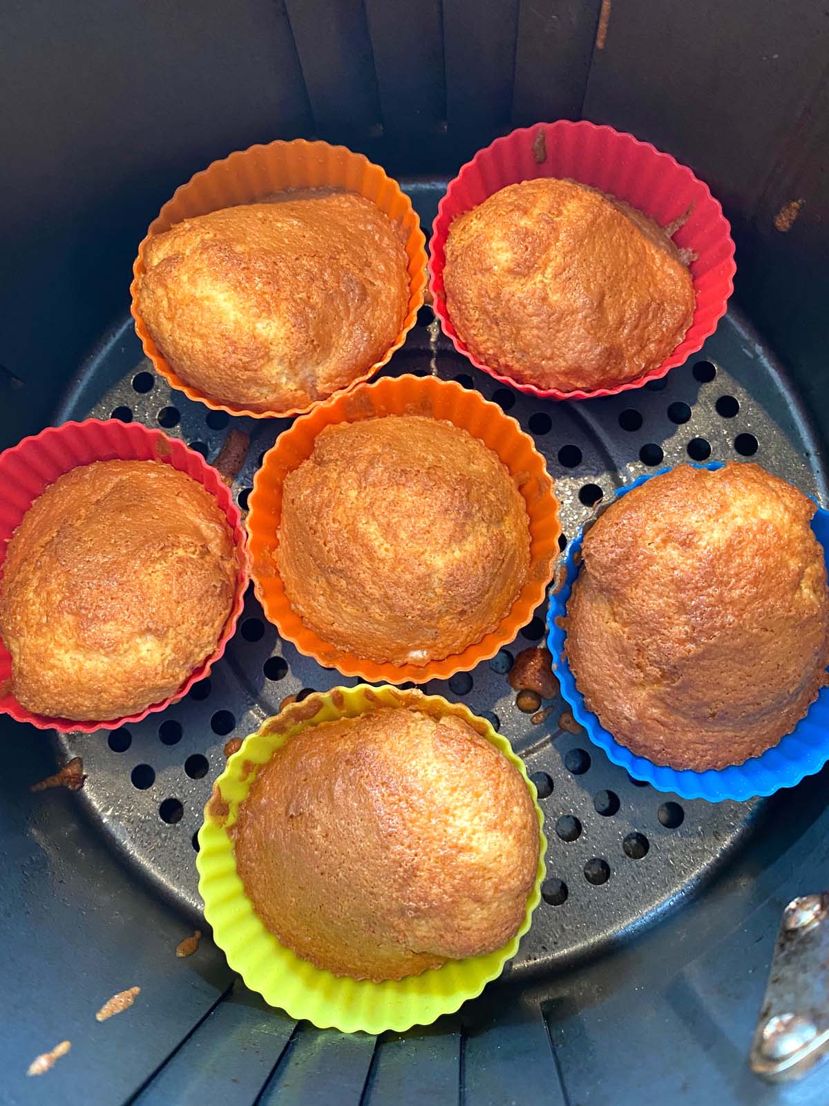 How To Make Boxed Cake Mix Cupcakes in The Air Fryer - Fork To Spoon