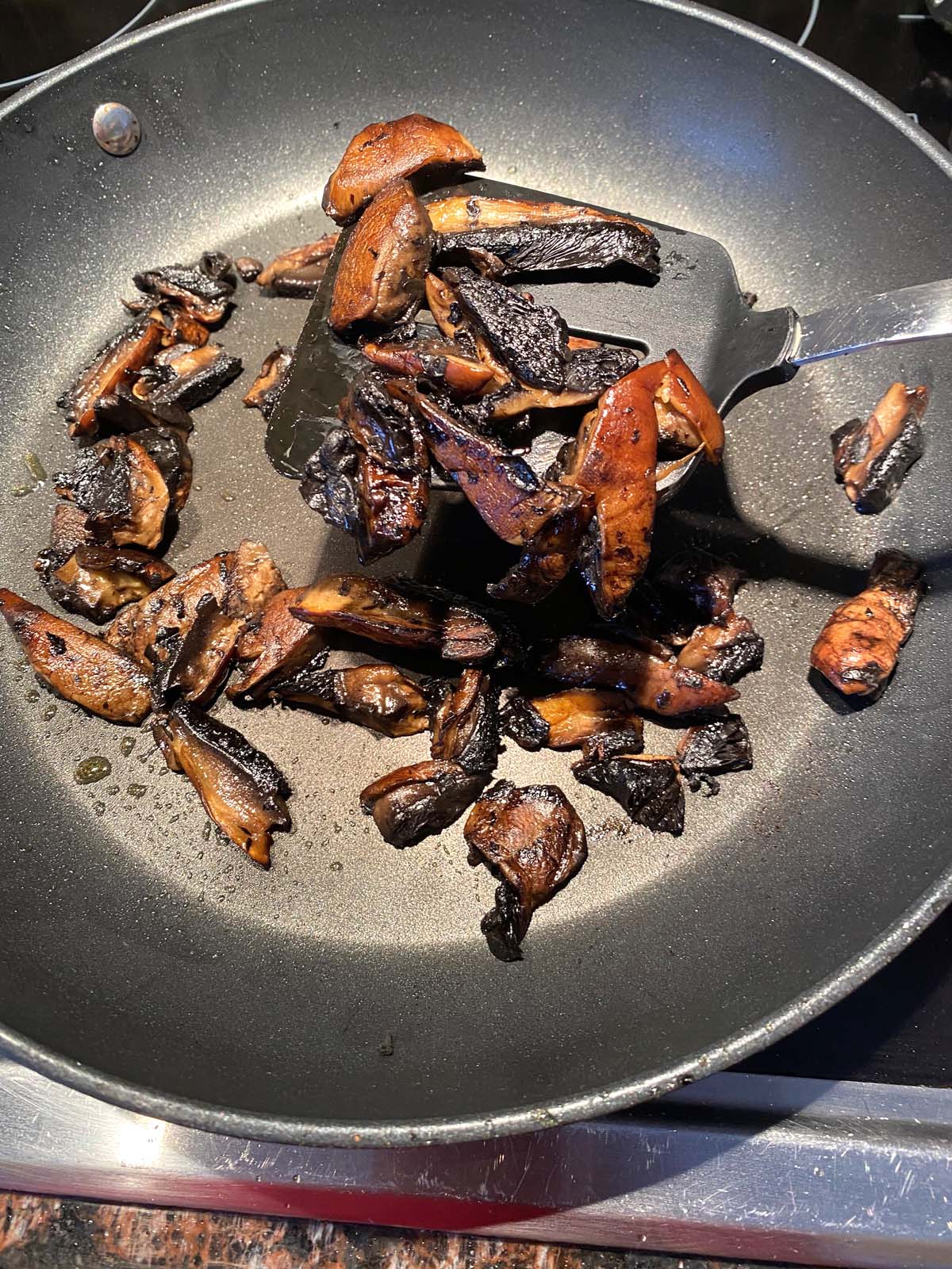 https://www.melaniecooks.com/wp-content/uploads/2023/01/Sauteed-Portobello-Mushrooms-2.jpg