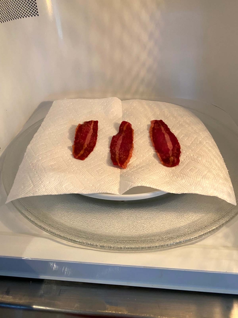 slices of turkey bacon in microwave