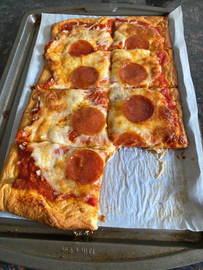 cheesy crescent roll pizza