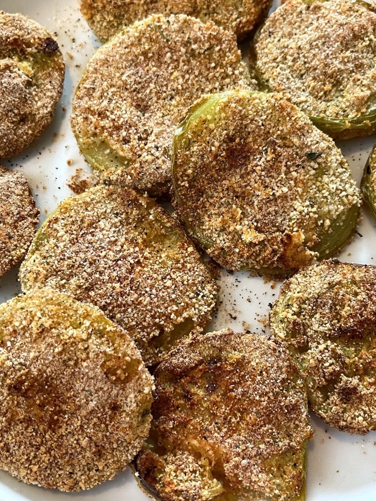 crunchy Air Fryer Green Tomatoes on a plate