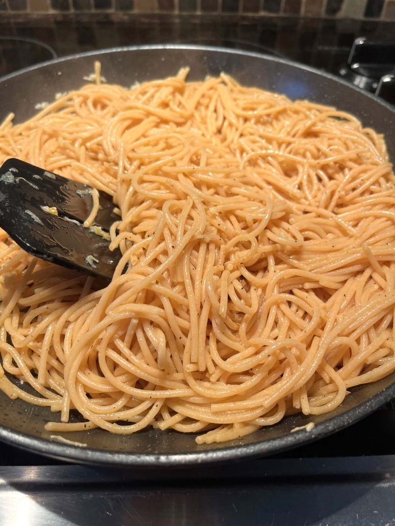 using spatula to mix up Whole Wheat Spaghetti With Garlic And Olive Oil