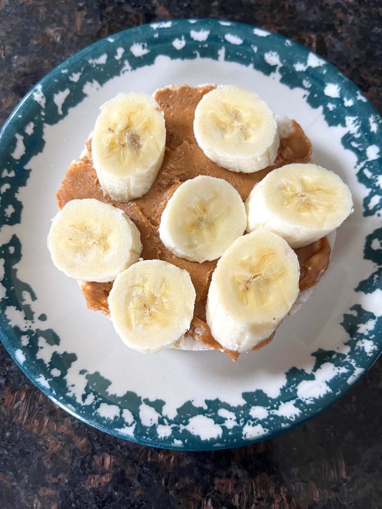 rice cakes with peanut butter and banana