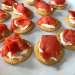 smoked salmon and cream cheese on crackers