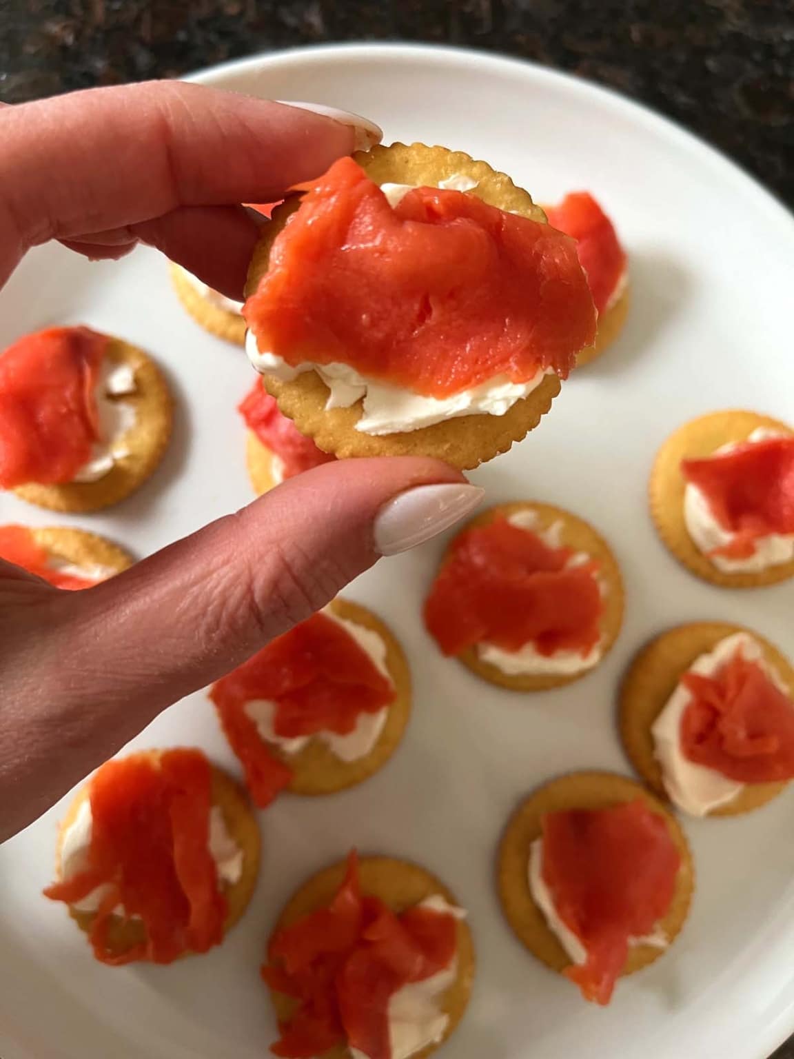 Smoked Salmon and Cream Cheese on Crackers – Easy Appetizer Recipe ...