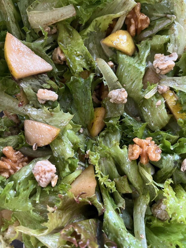 easy and healthy Pear And Gorgonzola Salad