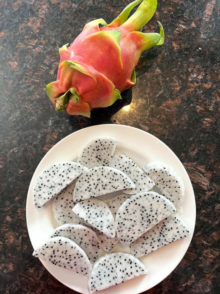 how to cut dragon fruit