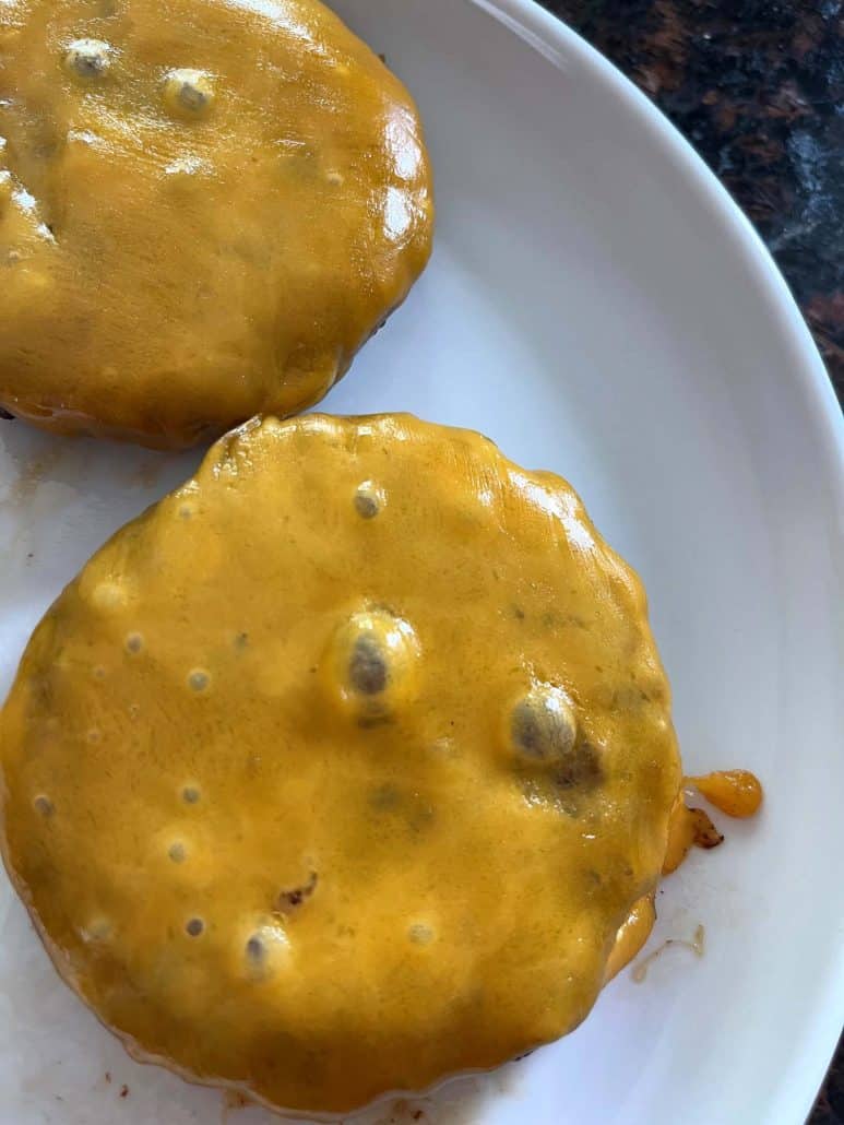 juicy air fryer cheeseburgers