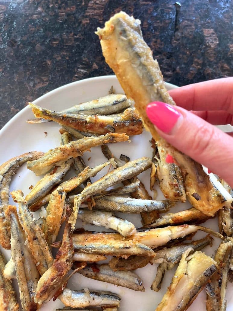 Easy Pan Fried Smelts Recipe – Crispy Fish In 15 Minutes! – Melanie Cooks