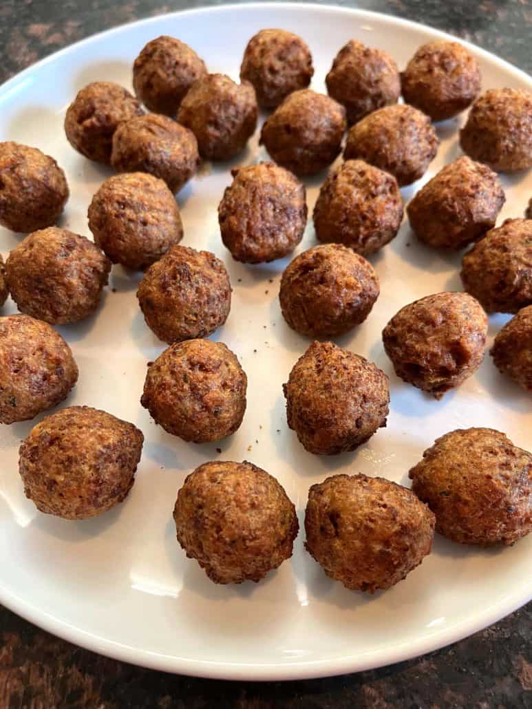 Ready to enjoy freshly air-fried, golden-brown vegan meatballs, 