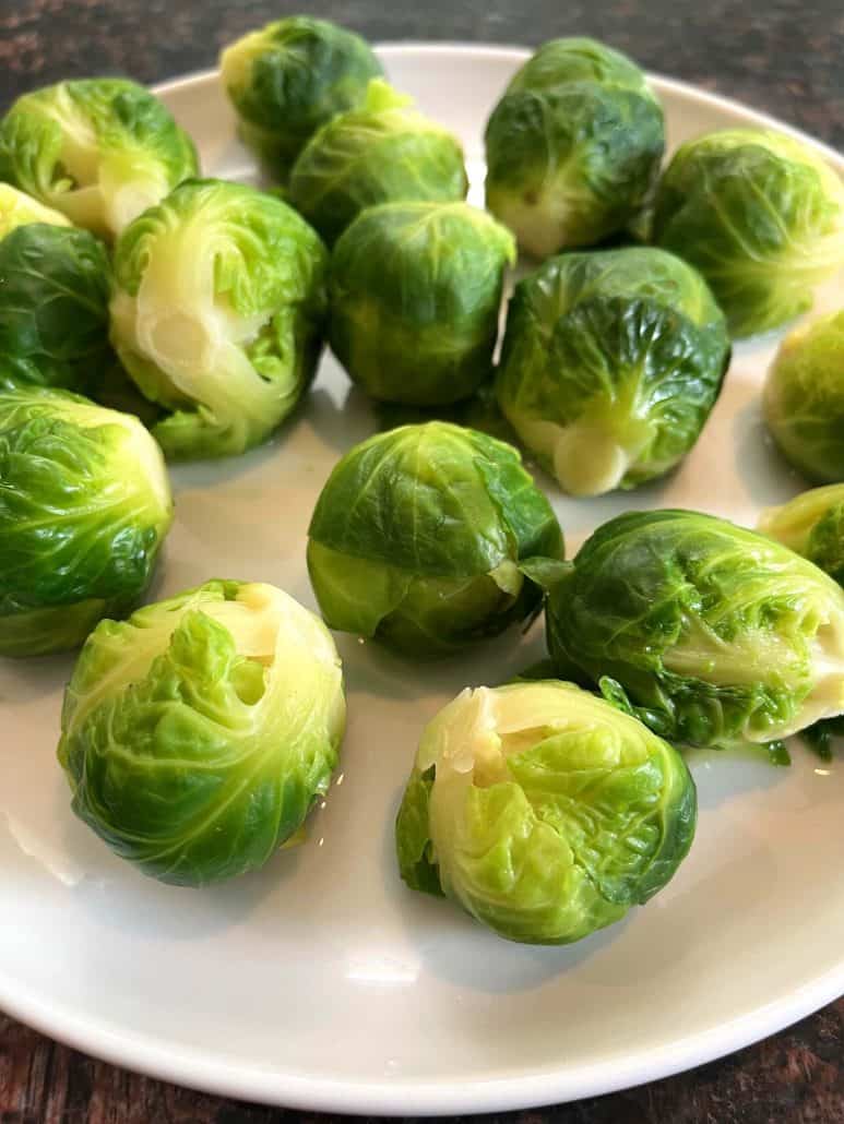 Highlighting the vibrant green color and tender, juicy texture of boiled brussels sprout.