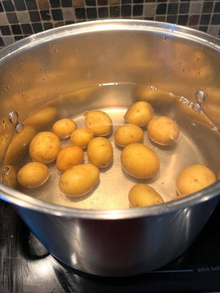 Demonstrating the cooking process for the Boiled Small Potatoes recipe